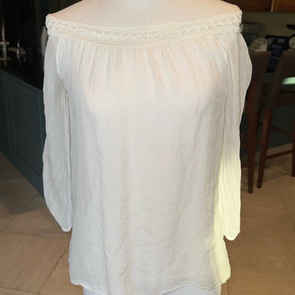 Alice Rinaldi Tops - 100% silk cream fully lined blouse- great neckline & shape